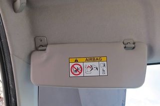 Nepostradatelný pomocník při oslnění má skrytou funkci. Umíte ji využít?